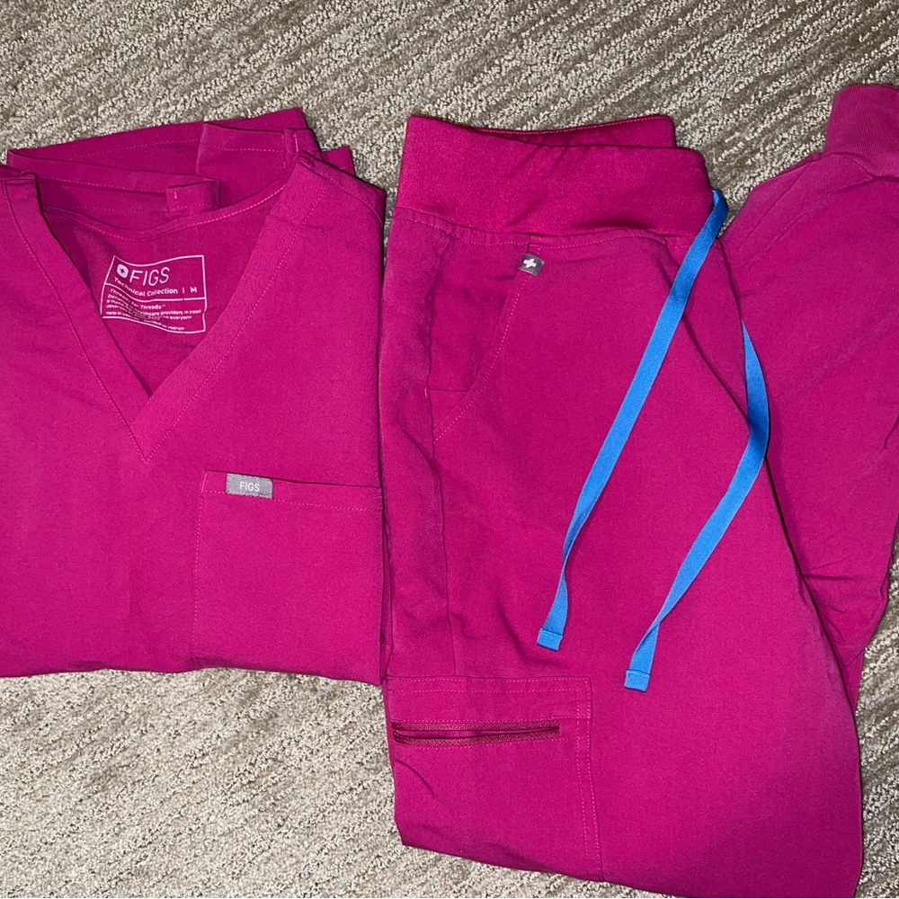Figs Women’s Raspberry Sorbet Scrub Set